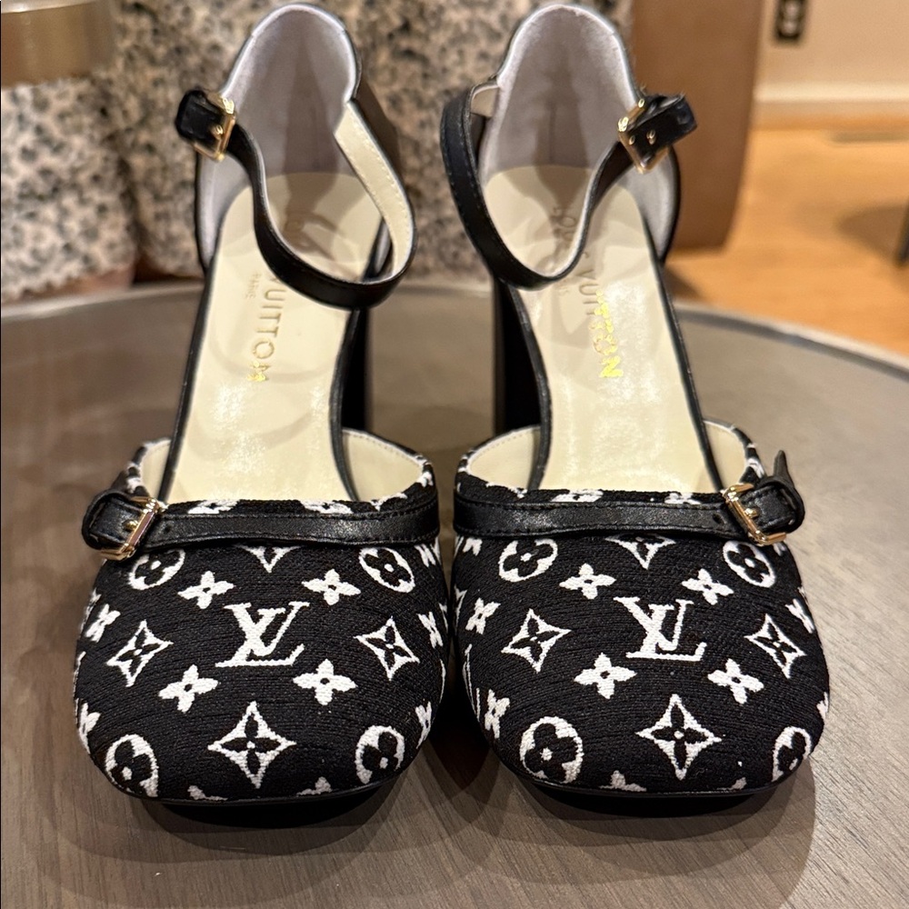 Close Toed Black Print Heels